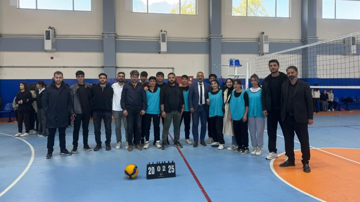 Okulumuz İlçe Genelinde Düzenlenen Voleybol Turnuvasında Birinci Oldu.